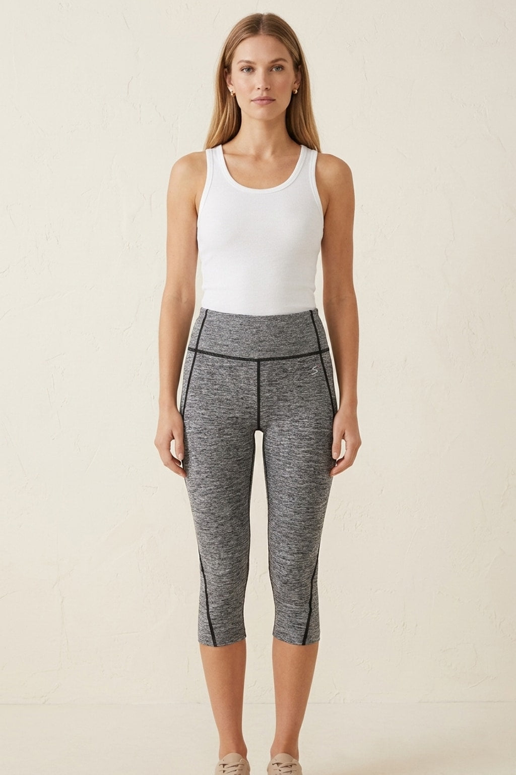 SP03 Charcoal Grey High-Rise Seamless Capri Leggings