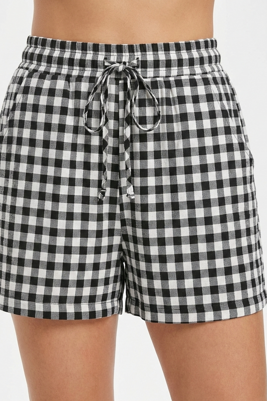 1579-1 Black & White Drawstring Shorts with pockets
