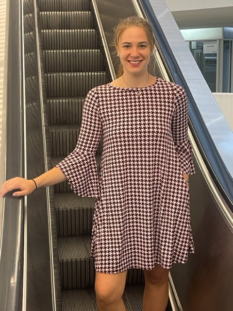 Style 83593-106 Burgundy White Houndstooth Side Pocket Tunic Dress