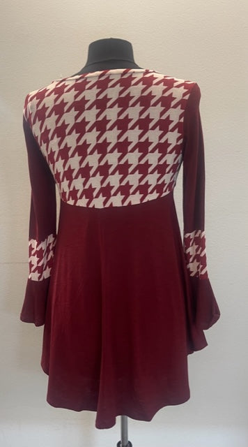 Style 3226 Back Burgundy Houndstooth Top