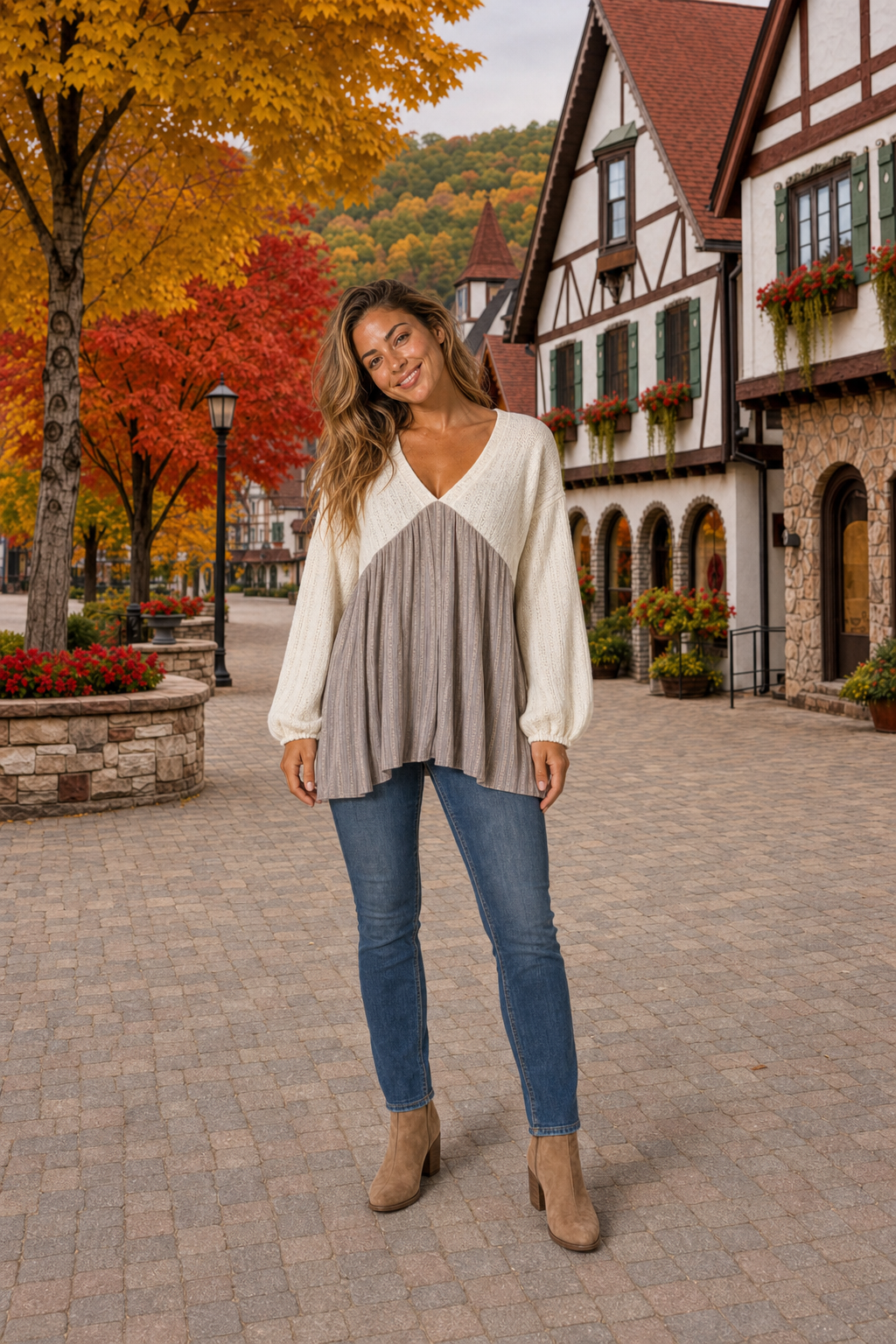 LMT3362 Two-Tone Knit V-Neck Top