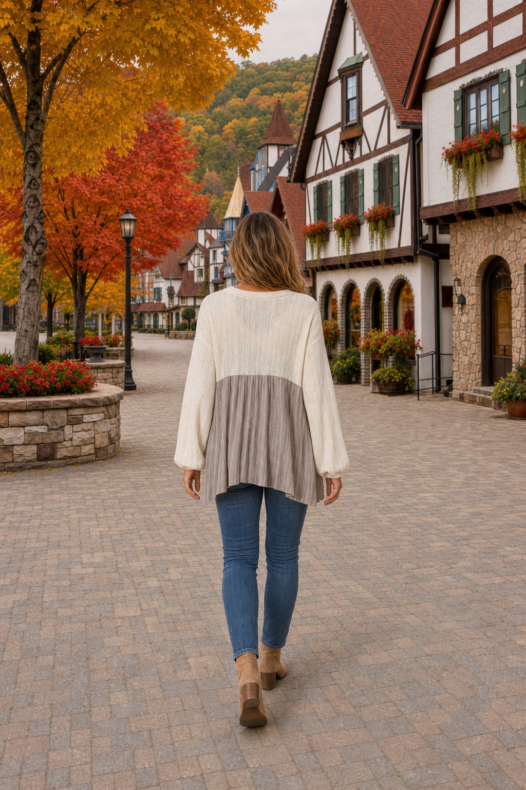 LMT3362 Two-Tone Knit V-Neck Top