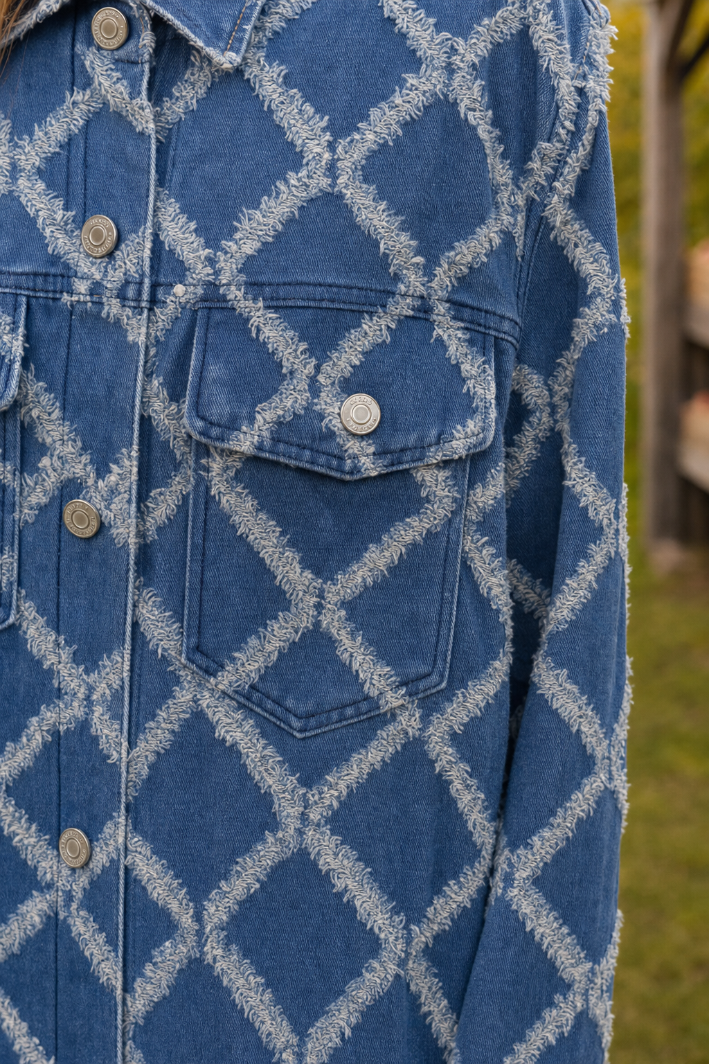 SP14480 Frayed Diamond Denim Jacket — Pockets detail