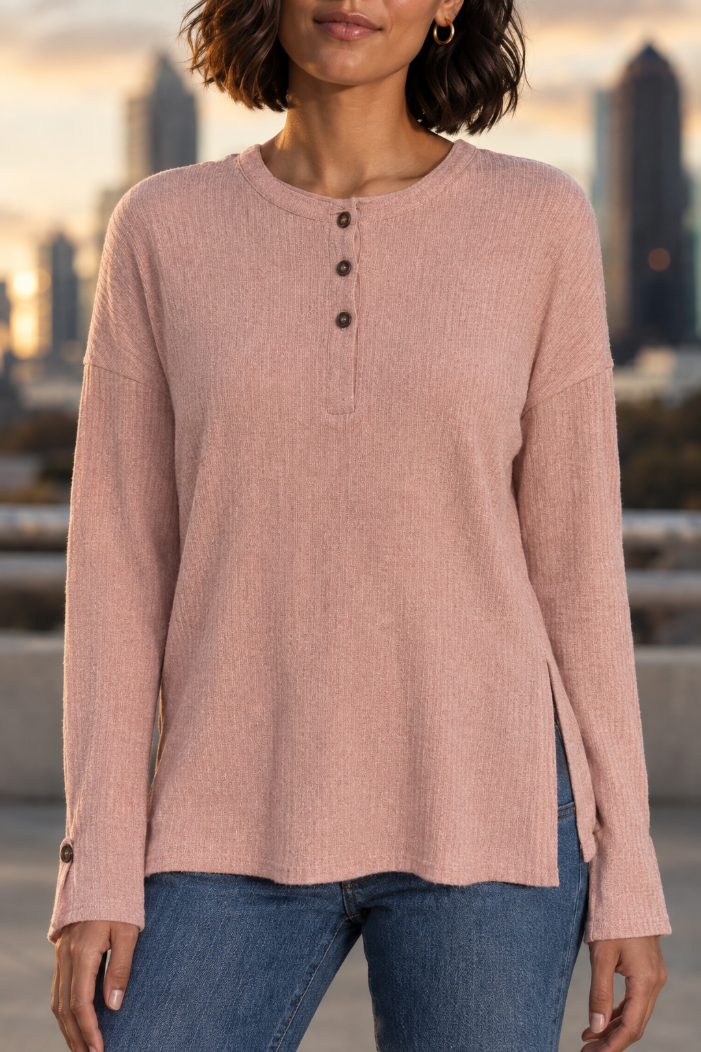 386 Mauve Ribbed Knit Henley Top — Hem detail