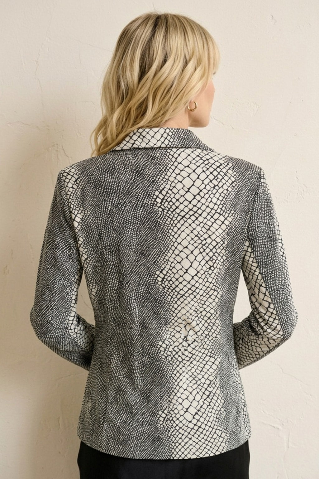 JA-105 Black & White Abstract Reptile Print Jacket