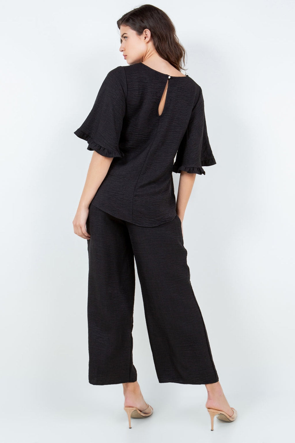 Style 5667 Linen Feel Top with Ruffle Sleeve